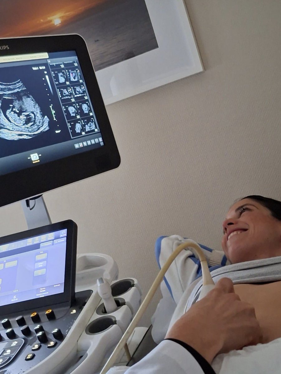 fedeebongiorno's tweet photo. 🤰 Cande Molfese está esperando su primer hijo junto a su novio, Joaquín https://t.co/C0hr6UBMb4
