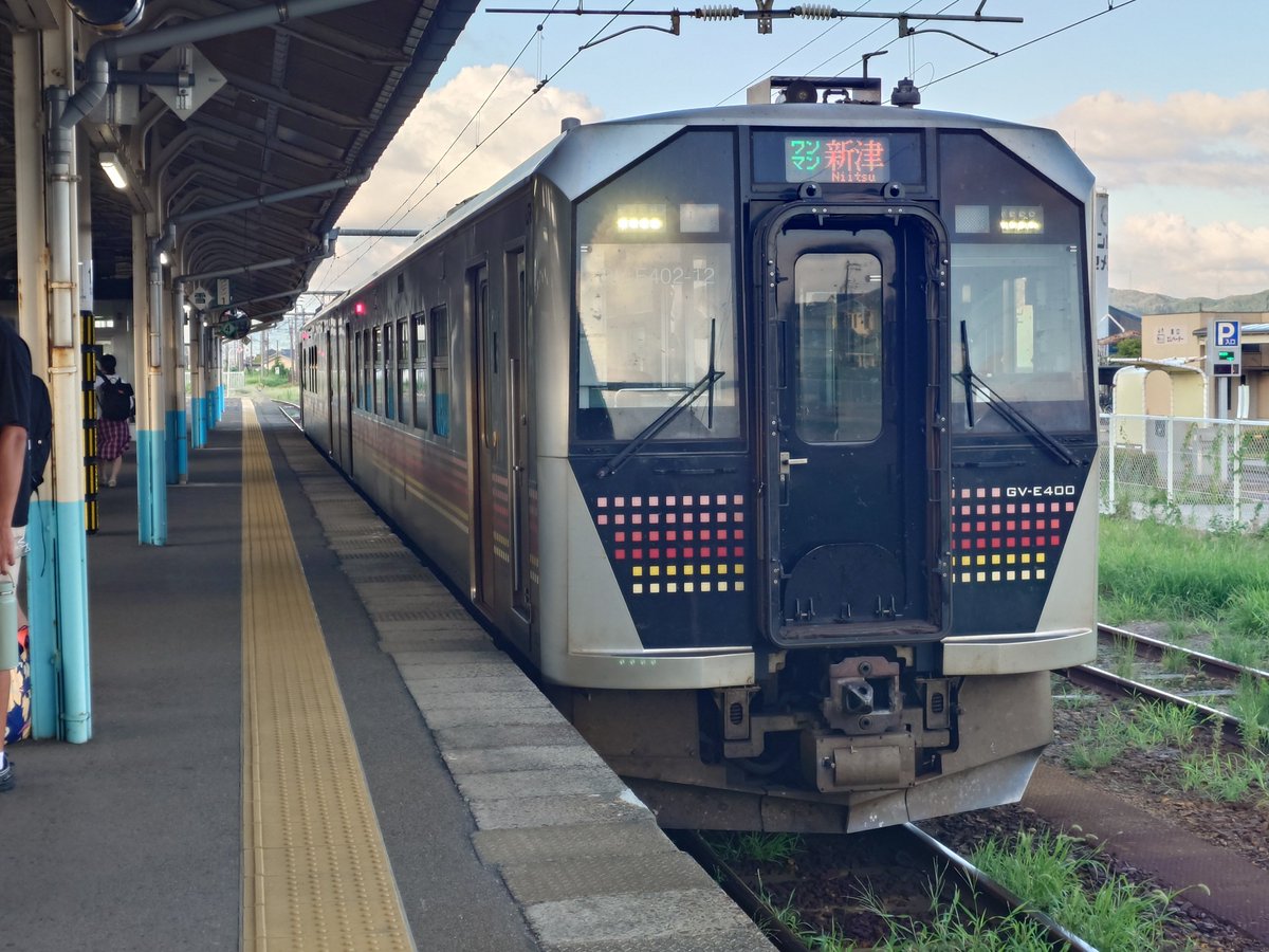 k_kohya's tweet photo. 村上17:03ＪＲ東日本羽越線普通新津行828D
新発田17:4318:53(定刻18:48)ＪＲ東日本白新線普通新潟行き670M
新潟19:30

三面川橋梁の撮影ポイントも背丈まである草に阻まれアングルを変え撮影。
次は新発田駅付近で撮影できるとこないか探すも草だらけ。とりま撮影し撮り鉄モード終了。
新潟経由で今日の宿泊地へ。