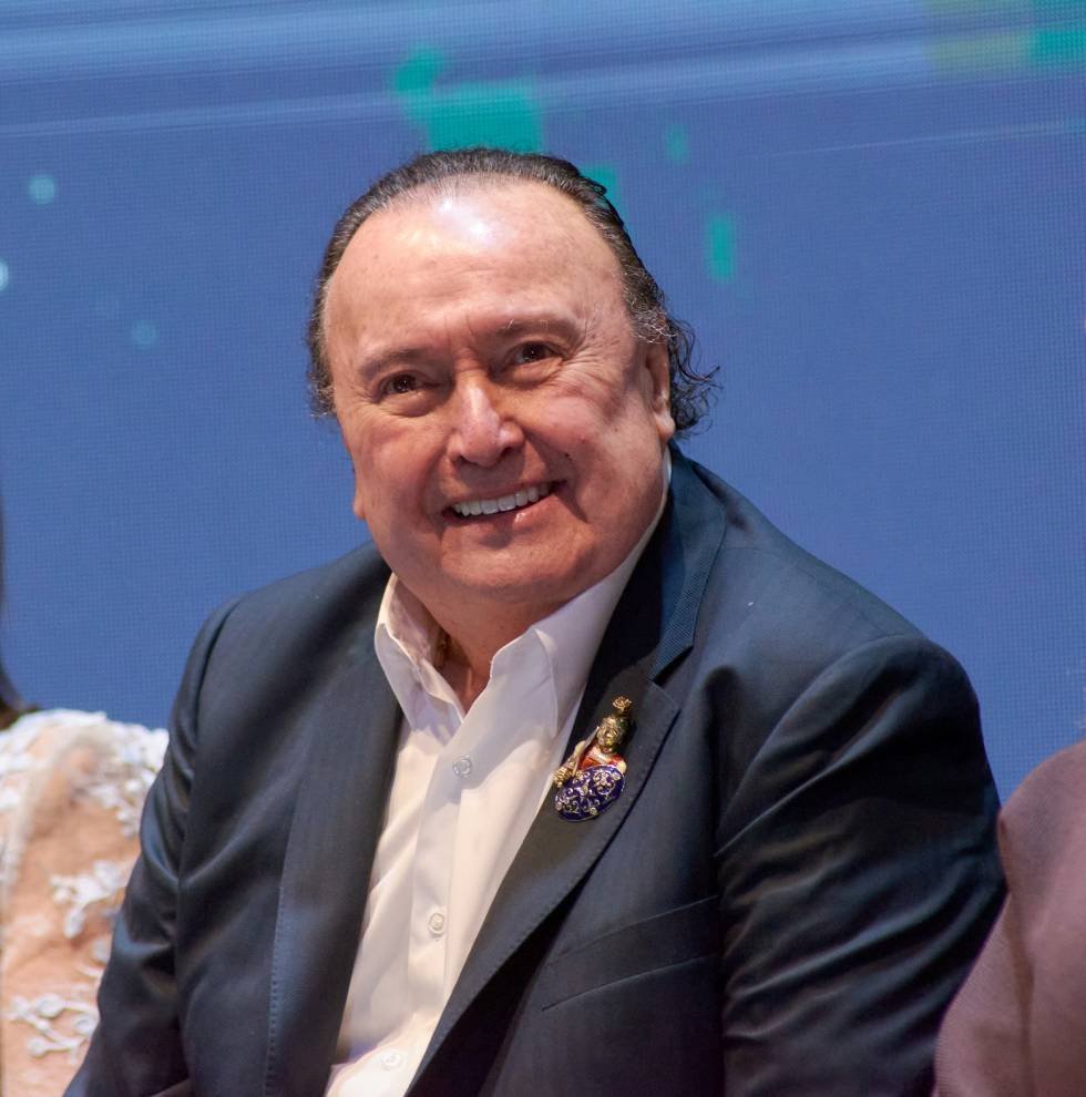 EnsedeCiencia's tweet photo. 🍬 El empresario Enrique Michel Velasco, director general de Dulces De la Rosa, ha decidido no automatizar parte de su producción para proteger empleos. 

Su filosofía fue clara: antes que reemplazar personas con máquinas, “primero está su gente”. 🫡 https://t.co/amLTk4MkR4