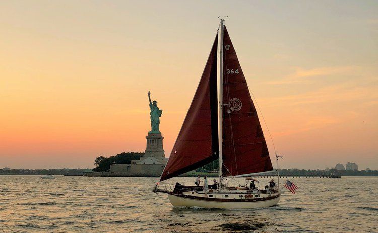 SailoBoats's tweet photo. Glide past the Manhattan skyline on a private boat and discover New York from a breathtaking new perspective ⛵🏙️🇺🇸🌅 ✨🥂. Book your next adventure now: https://t.co/2k2WbFE2pn

#Sailo #SailoNY #NYBoatRentals #NYSailing #NYBoating #NYCruise https://t.co/Hn1YlFeYmq
