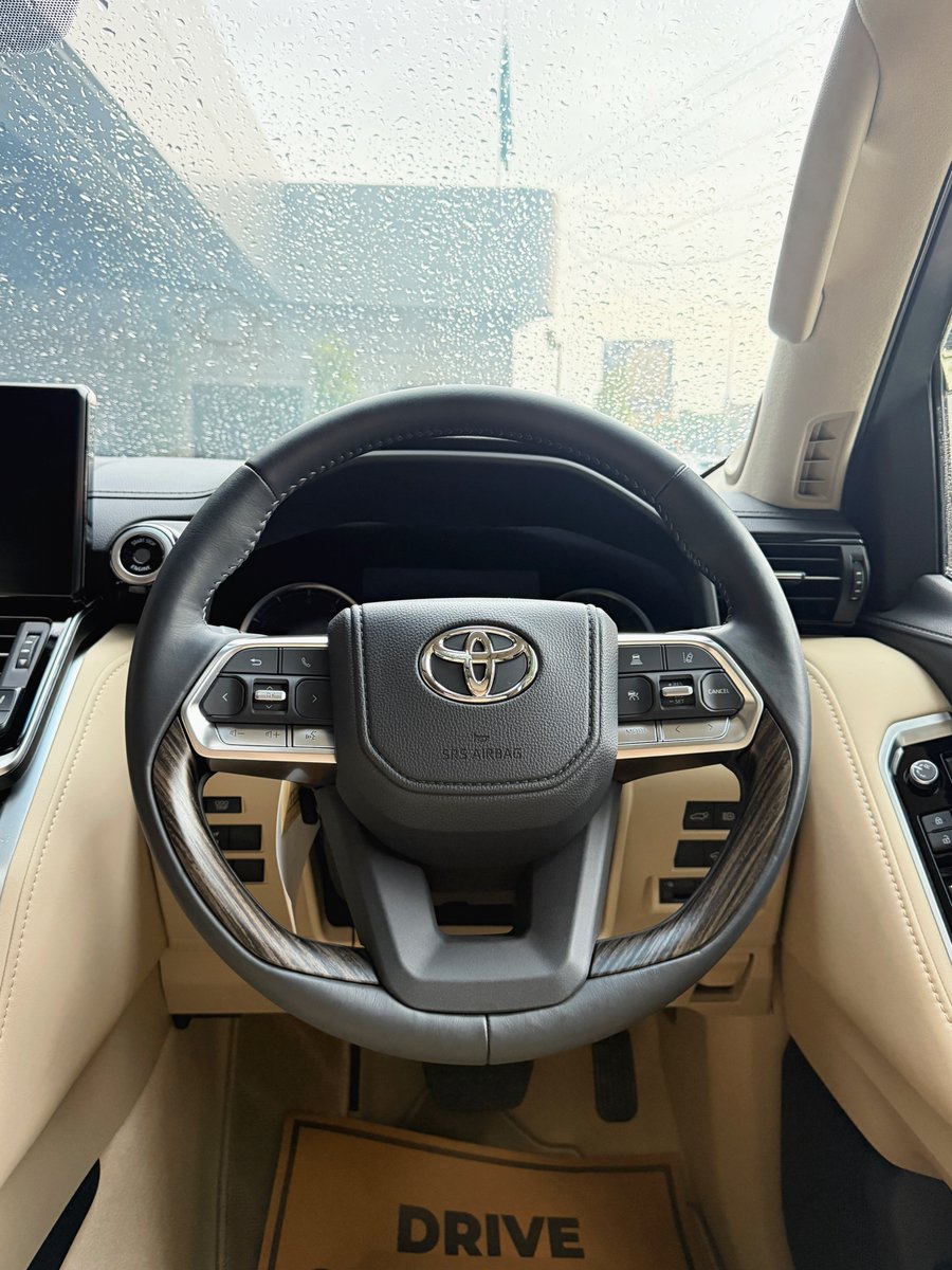 nocarcontext's tweet photo. Toyota Land Cruiser ZX 🤍🤍 https://t.co/Ul0AnIRDSg