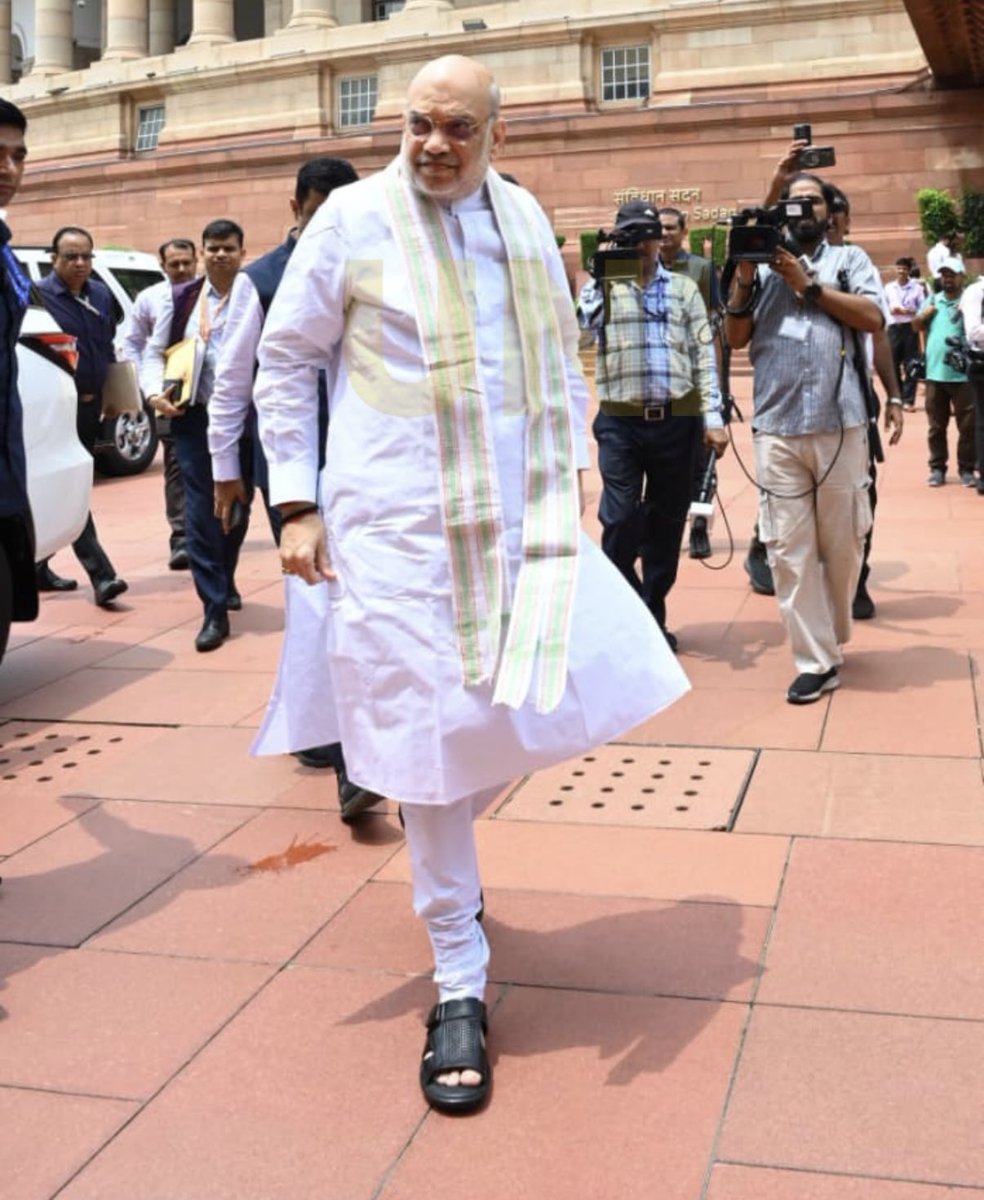 PiyushPadmakar's tweet photo. #AmitShah : अमित शाह की आज की तस्वीर । वो इस वक्त संसद में ही हैं । अमित शाह जवाब देने के लिए तैयार हैं । 
1. सरकार एक structured डिबेट चाहती है, जिस नेता को जो पूछना है वो पूछ ले । 
2. सारे नेताओं का जवाब गृहमंत्री देंगे । बस राहुल ‘भागे’ नहीं https://t.co/XTnCtwMV6Q