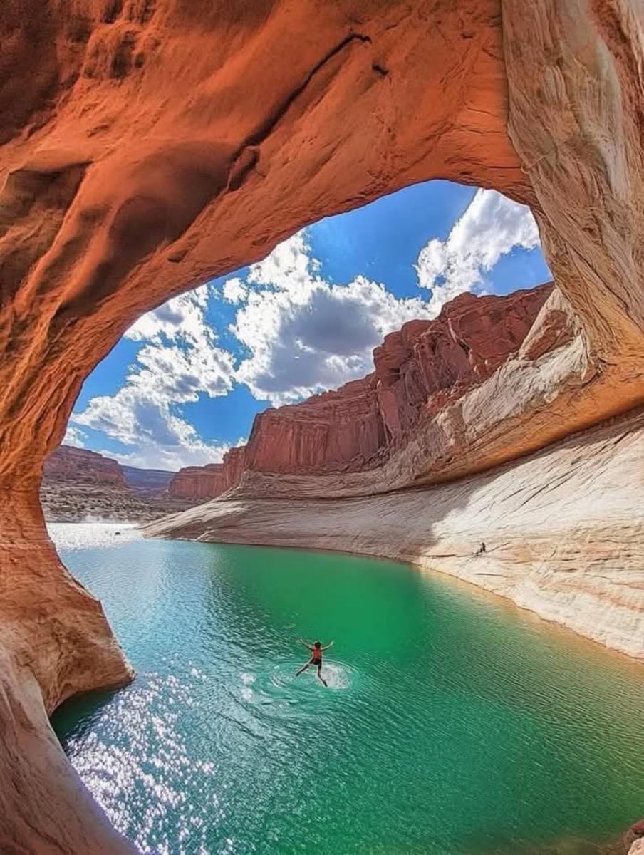 viewsoff's tweet photo. Lake Powell, Arizona 🇺🇲 https://t.co/Sd1xnAaaU2