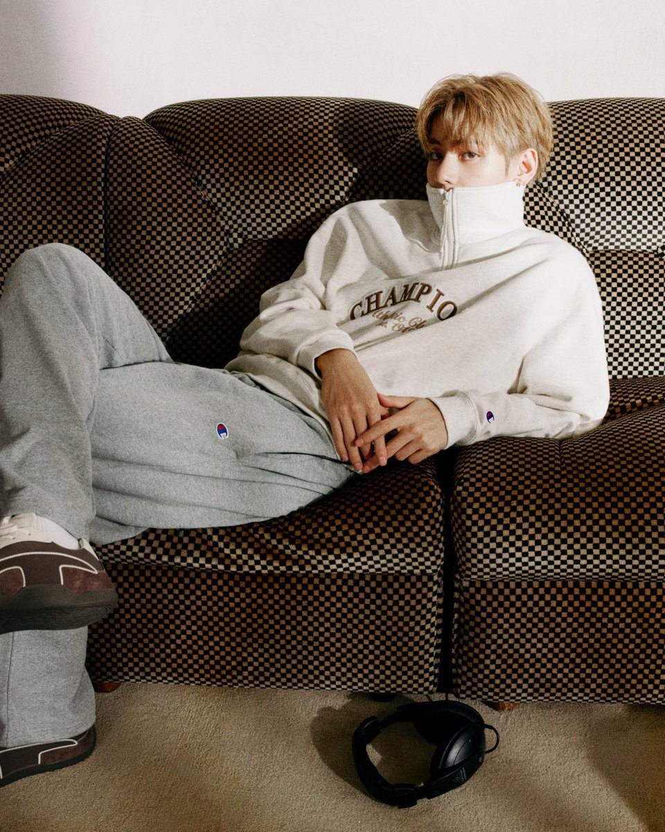 btschartsxdaily's tweet photo. [NEWS] #V has now been announced as Champion’s Global Brand Ambassador!

V CHAMPION GLOBAL AMBASSADOR
KIM TAEHYUNG FOR CHAMPION
#TAEHYUNGxCHAMPION
#VxCHAMPION https://t.co/ZK1FDDPje9