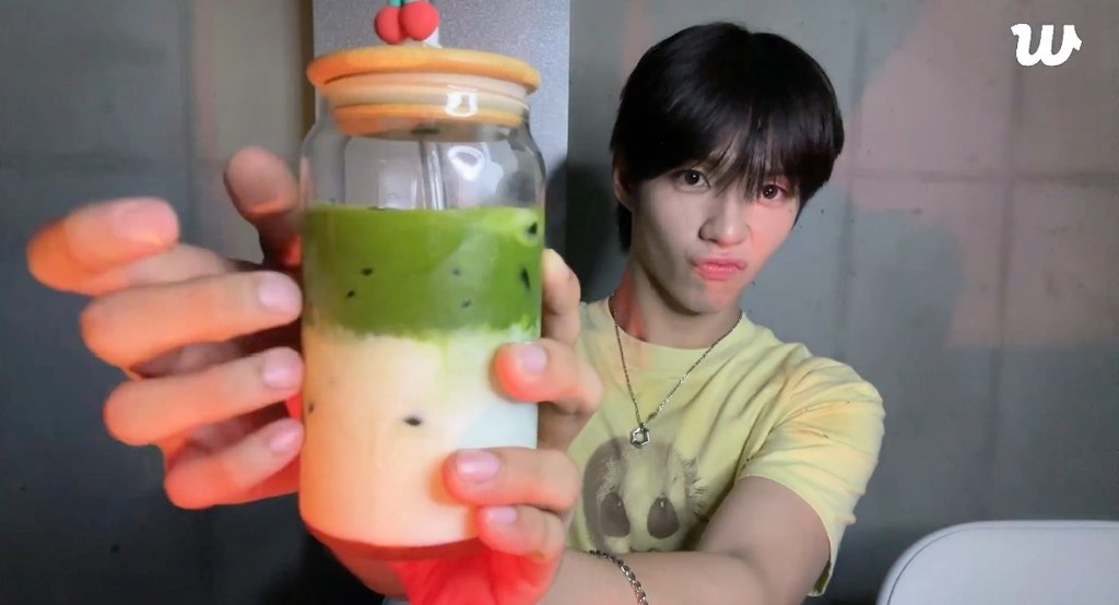 Tin1485's tweet photo. sumakses sa 10M HAHAHAHHAA buti nalang talaga nag yap muna siyaa 😂🥰
#JL #AHOF #Yence #아홉 #제이엘 https://t.co/FJCPR6p30f
