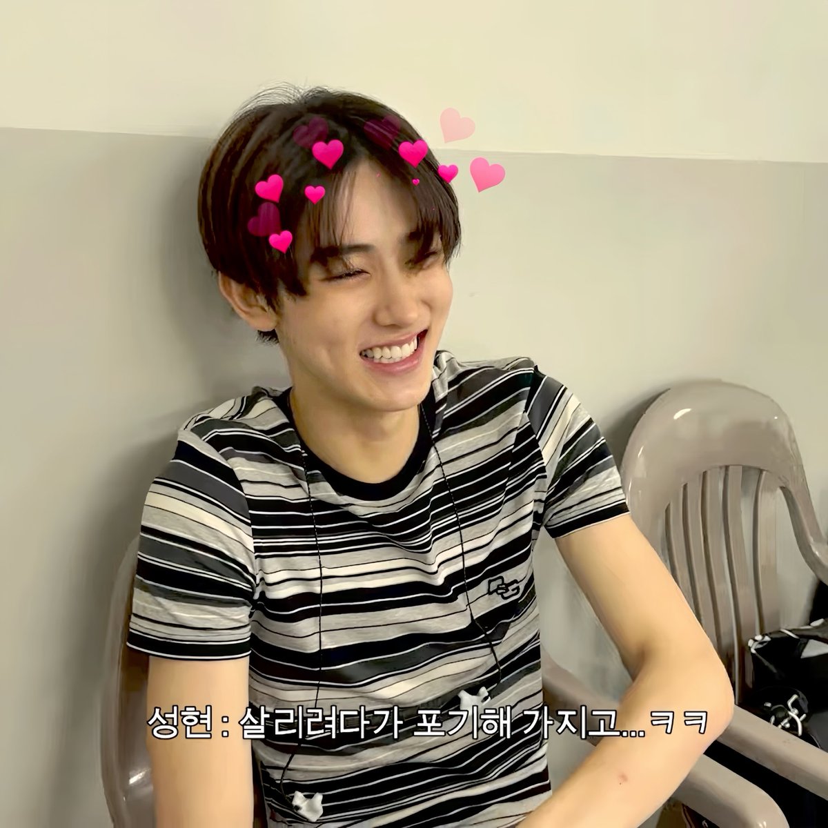 ihrteom's tweet photo. the sweetest and most healing smile ever https://t.co/j8uOMpzN0N