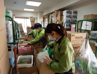 OsakaVolunteer's tweet photo. ＼ #フードバンク ／ひとり親家庭への食品配付🍚

食べ物を必要としている人に届ける活動です！

【日時・場所】※8月分
大阪府内で日時多数設定（詳しくは下の詳細リンクをご覧ください）
【募集先】
グッドネーバーズ・ジャパン @GNJapan

詳細
☞ https://t.co/irflG6iBD9

#O133 #グッドごはん https://t.co/oV56w7hxjZ