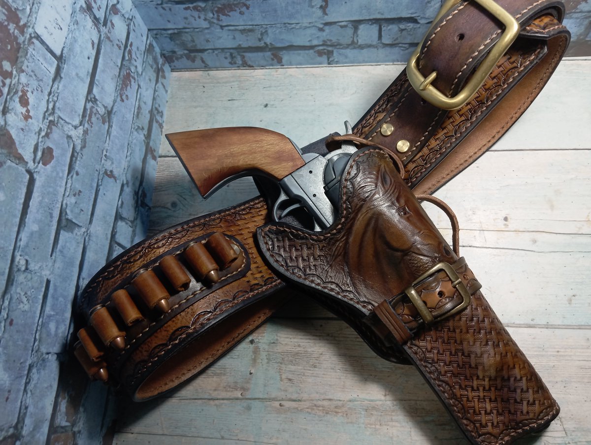przd1's tweet photo. https://t.co/6ipQ5c3x5i
Ковбойская кобура для Colt Peacemaker. Ручная работа. Натуральная кожа с холодным ручным тиснением. В наличии и под заказ.
#кожа #кобура #револьвер #патронташ #кольт #country #лошадь #пистолет #handmade #leather #colt #peacemaker #western #вестерн #craft https://t.co/jEyEeF7vGU