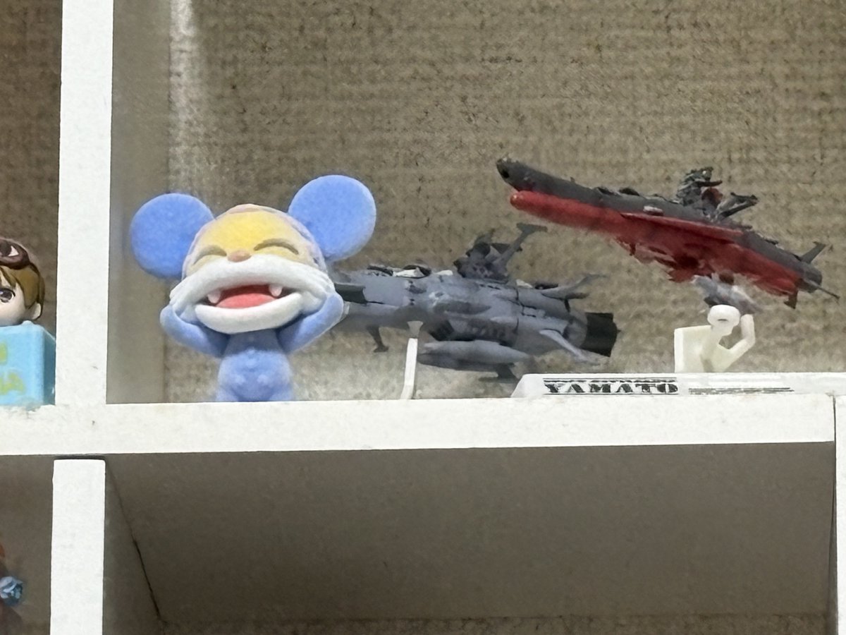 peersprotocool's tweet photo. いつの間にか、リビングにある
フィギュアとか置いてる棚の中に
ニャンちゅうがおった🐭
(お゛ぉ゛ん) https://t.co/T5JKxS1fzf
