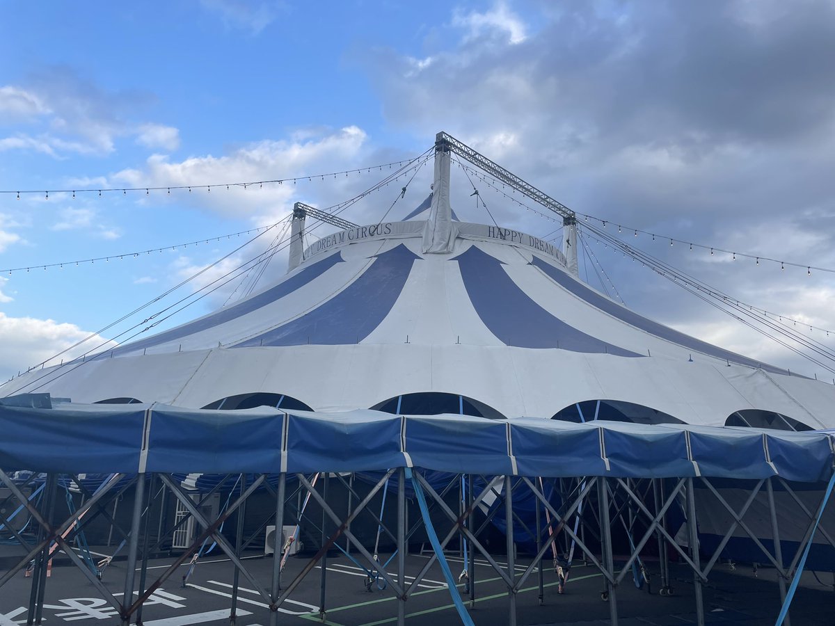 dorazzzzz's tweet photo. 近くでサーカス🎪やってたんで見に行ってきたよ！
安い席だったから端っこだったけど😅 https://t.co/eL7IZEDfKn