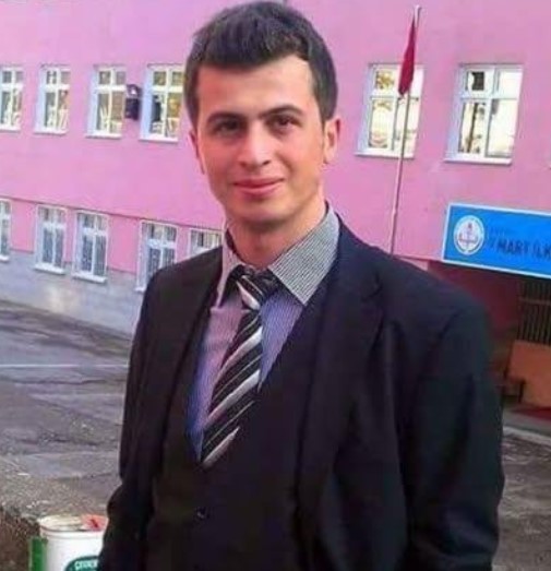 Nazo64Nazo's tweet photo. Ben Necmettin Öğretmen.  Öğrencilerime eğitim vermek için gittiğim yerde PKK tarafından kaçırıldım ve şehit edildim.. https://t.co/bMRjhFS3uU