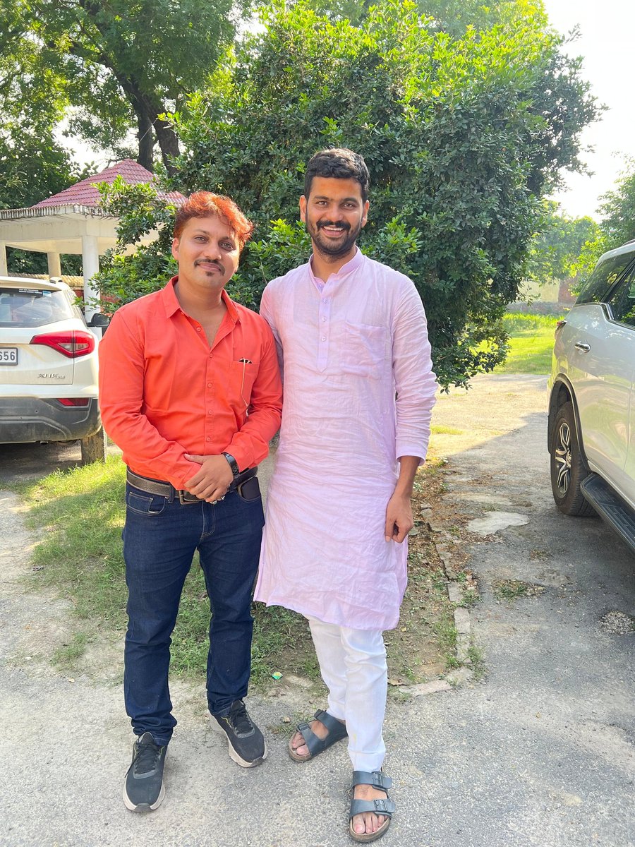 DrNikhilUp's tweet photo. परमप्रिय मित्र हर्षवर्धन सिंह ( भाजपा युवा मोर्चा ) को जन्मदिवस की शुभकामनाएं प्रेषित हैं। बचपन से पुष्पित और पल्लवित यह मित्रता की बेल सदैव हरी भरी रहे और स्नेह की खाद इसमें पड़ती रहे, यही ईश्वर से कामना है। 💐😊
@bjpharshvardhan https://t.co/Kj4UHb2Qiv