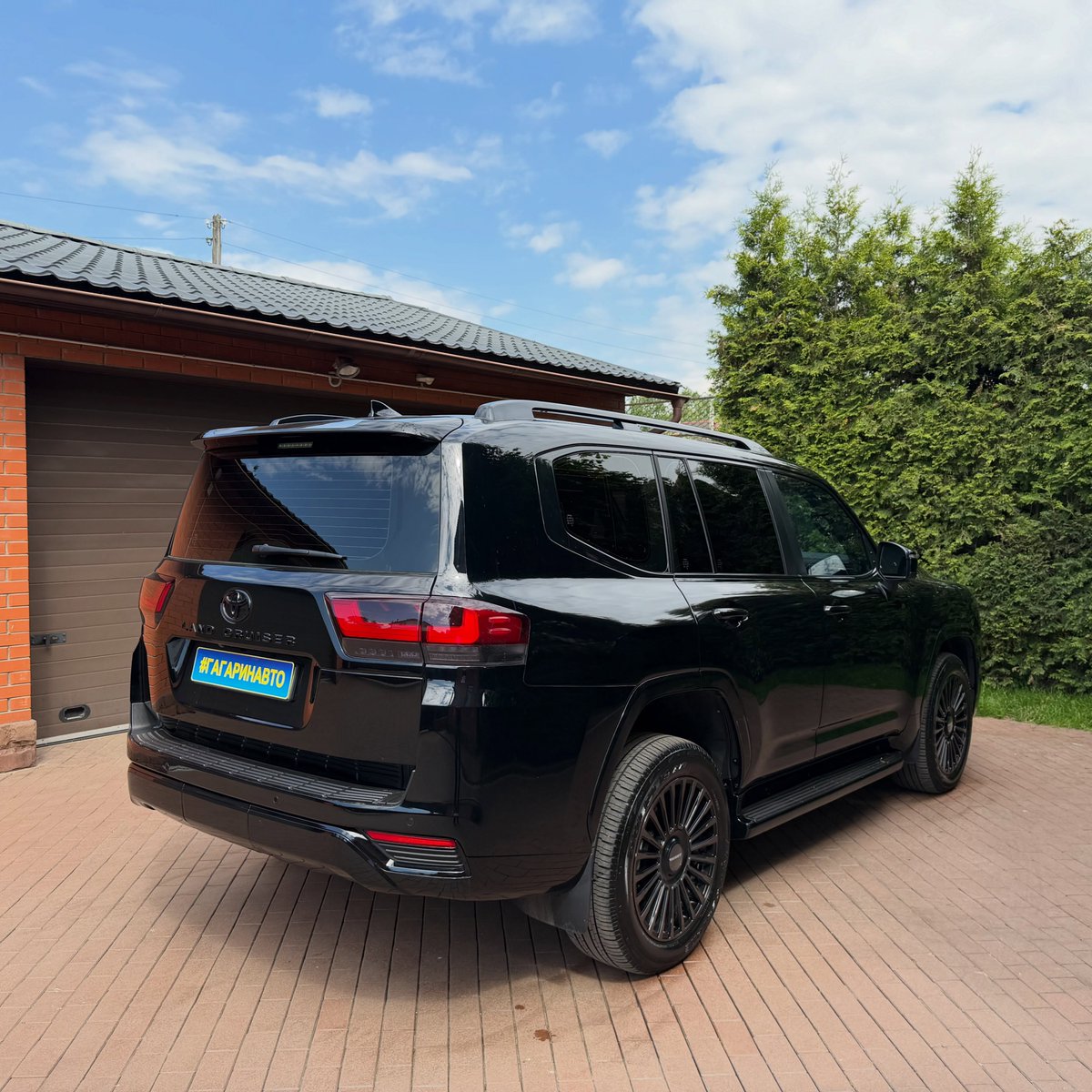nocarcontext's tweet photo. Toyota LAND CRUISER 300🖤🖤 https://t.co/VZBc4Ta5ty