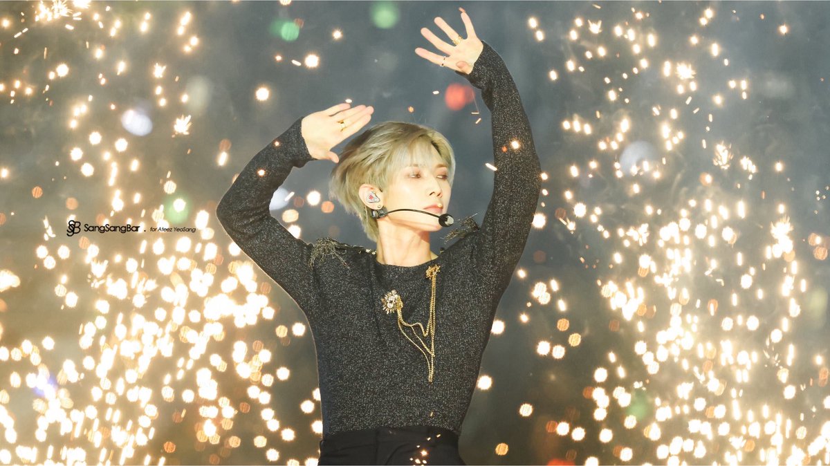 altariumm's tweet photo. the best photo from yesterday’s performance. god, he’s so magical✨ https://t.co/u3AYahK5vI