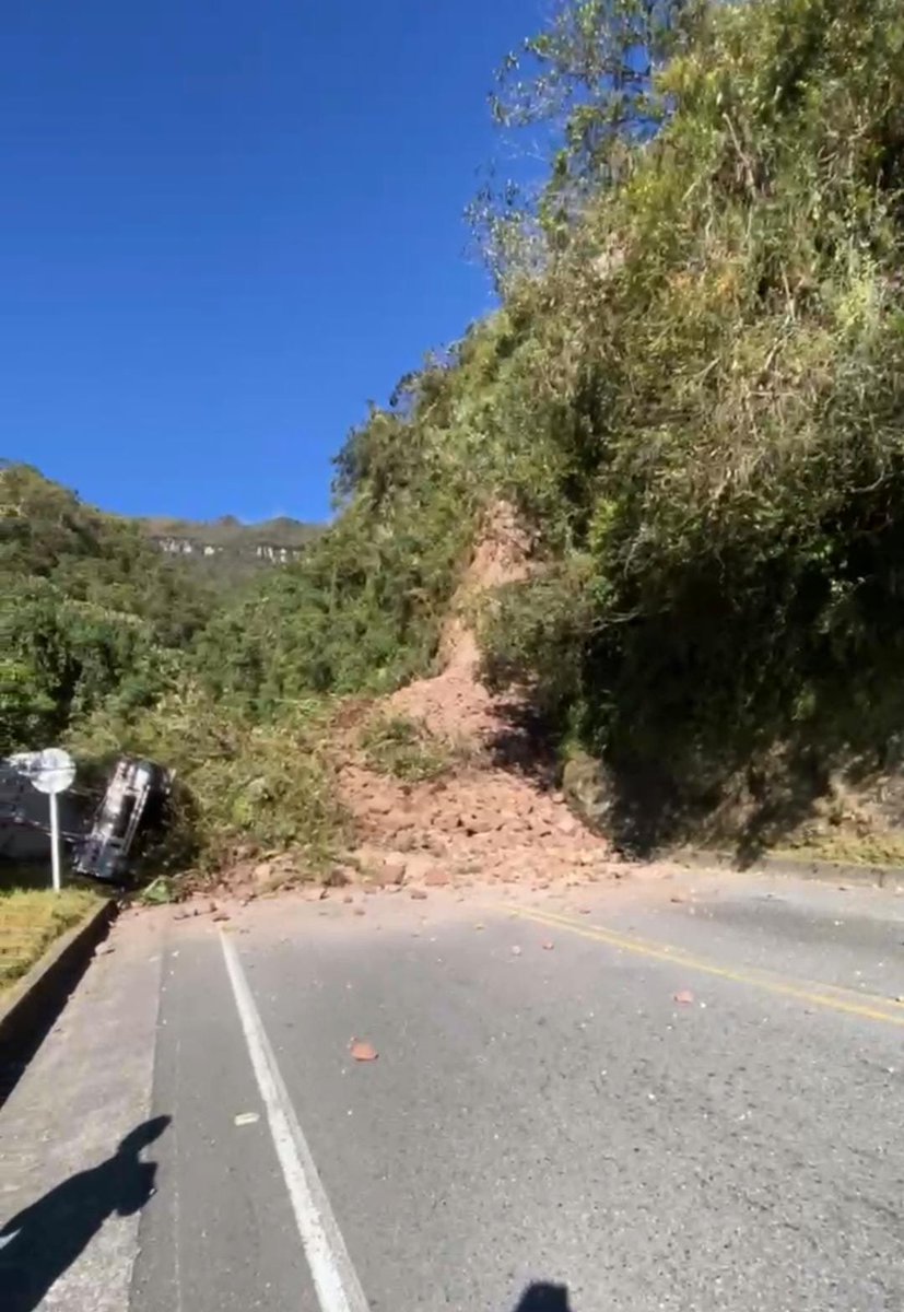 AVargasDel's tweet photo. * afectaciones vía Manizales - Bogotá por el temblor https://t.co/BQeMimHa1N