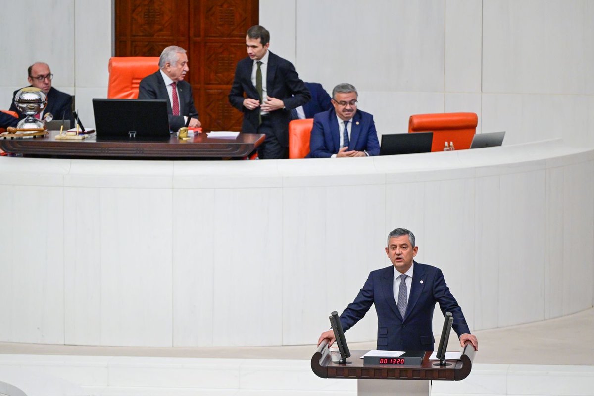 yenipartiyiz's tweet photo. Genel Başkanımız Özgür Özel, Milli Dayanışma ve Toplumsal Bütünleşmenin Güçlendirilmesine Dair Kanun Teklifi üzerine Türkiye Büyük Millet Meclisi Genel Kurulu’nda konuştu. https://t.co/DfT78WZI8X