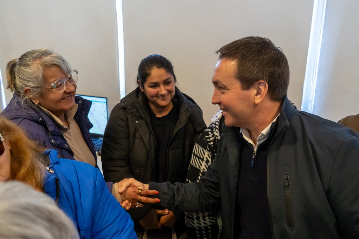Andreswatsonok's tweet photo. JUNTO A LOS VECINOS, TRABAJAMOS POR MÁS SEGURIDAD

Nos reunimos con vecinos y vecinas de San Francisco para escuchar sus inquietudes, conversar sobre las problemáticas del barrio y compartir las distintas herramientas con las que contamos para la prevención del delito. https://t.co/f0QnYF6hkJ