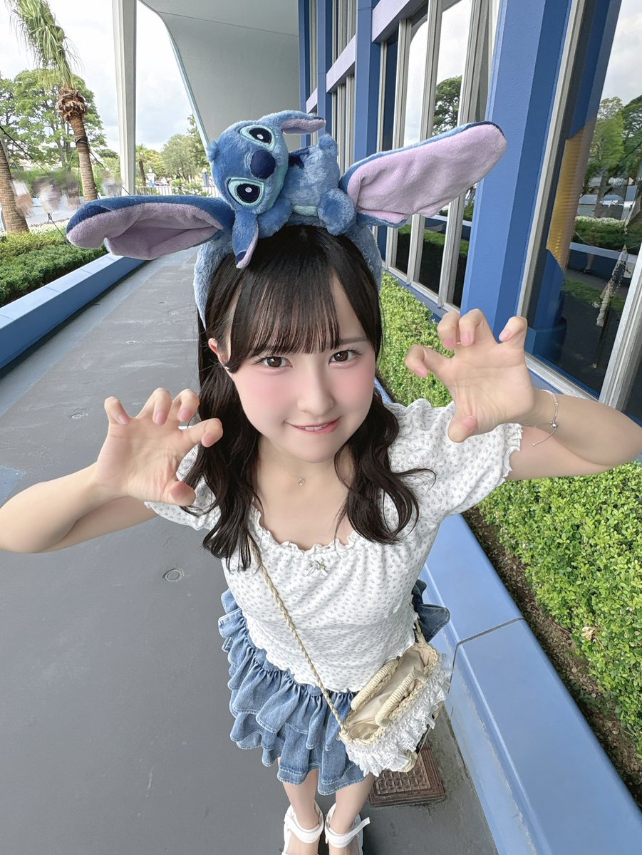 erisahigasiyama's tweet photo. おやすみなさい💤

ディズニーランド行ったときの写真📸
スティッチ🌺🌴💙

#高嶺のなでしこ https://t.co/cN9ImrkAlh