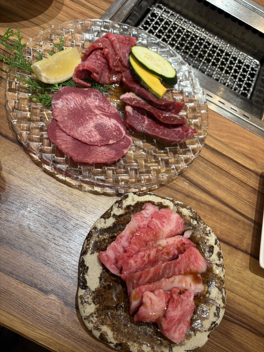 FeunIBo7IT3EJXA's tweet photo. 今日は久しぶりに友人と都会ランチ🍽️笑
大阪は人混みすごー
元気つけたくて焼肉☺︎♡
美味しかった😄👍✨
仕事、また頑張ろうって思いました😅
そー思えるだけでも肉🍖パワー◎だな！
〆のデザート🍨も美味しくいただきました💕　満足！満腹！幸せ！！

#ルクア地下バル　#焼肉 https://t.co/kk5YDXTpio