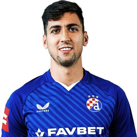 MFRT0114's tweet photo. 🔴🟡 Info Mercato 🔴🟡
Le défenseur du Dinamo Zagreb Raul Torrente s’apprête à rejoindre Le Mans Fc sous forme de prêt, 1 an sec.

L’espagnol de 24 ans n’a pas jouer depuis près de 1 an pour cause de blessure.

(@CroatiaFooty) https://t.co/1s9yye7EXe
