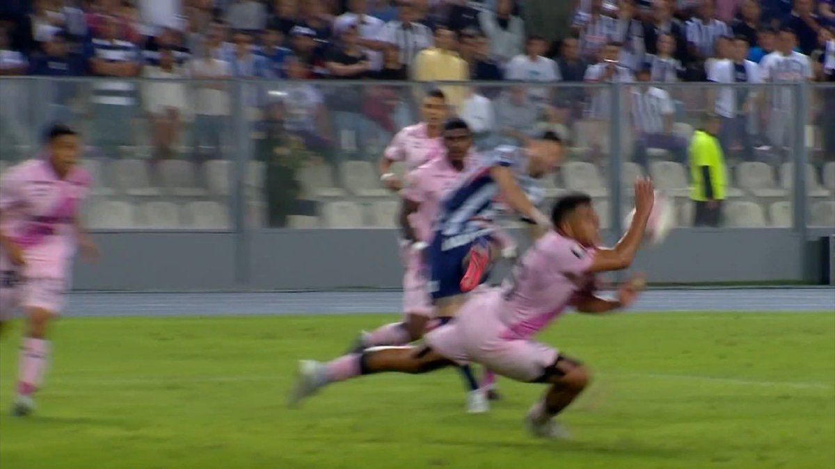 DanielRivera_C's tweet photo. @Noktambuleante @sportboys @ClubALoficial Aquí se nota claramente que Bruno Pérez quiso beneficiar a @ClubALoficial, verdad? https://t.co/6GQ3Sfowmt