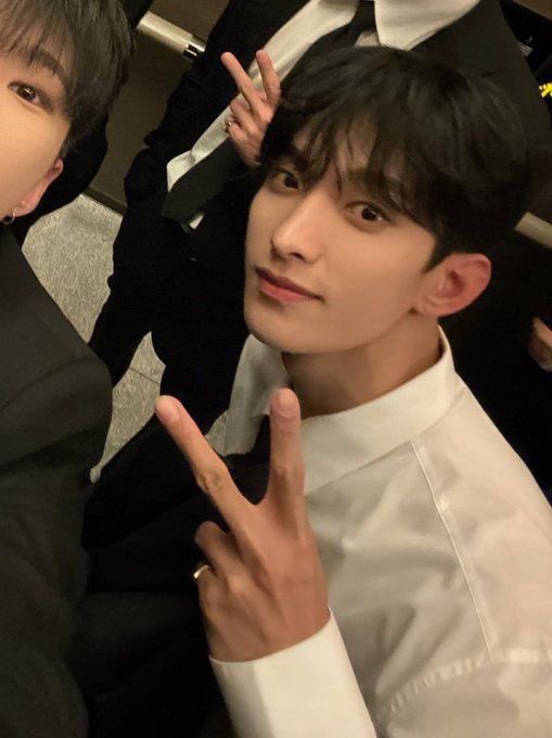 kheow2ee's tweet photo. 저화질에서 잘생긴거보면 무언가참을수없음을느낌 https://t.co/kIuZnJx1vq