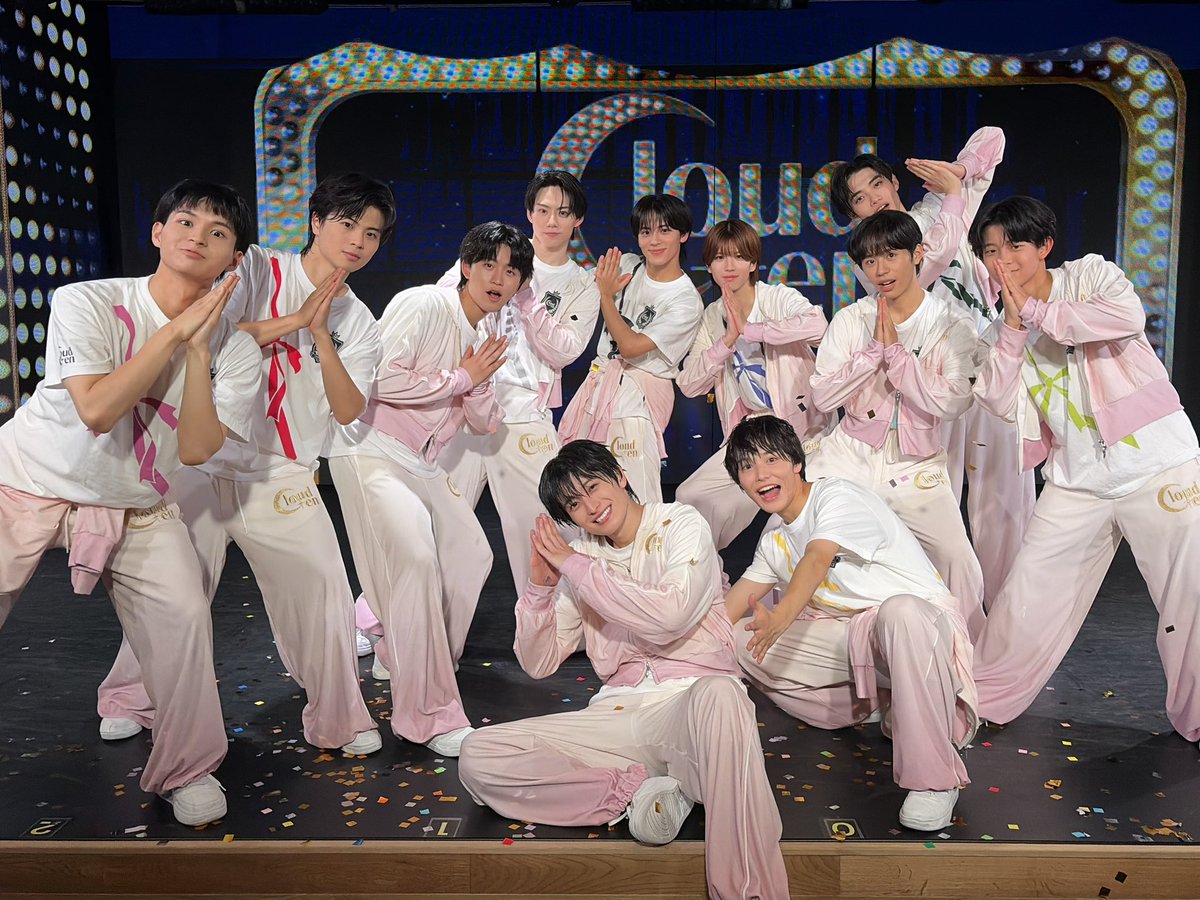 cloudten_info's tweet photo. 【We're Cloud ten】 
休み明けの平日に足を運んでくださった皆さま、ありがとうございました！
今日も最高の熱気と一体感でした❤️‍🔥
Cloud tenの公演は毎日開催していますので、ぜひまた会いに来てください！ 
チケット販売しております🎫 ✨

📍ダイバーシティ東京 プラザ ６F 
　 『Cloud ten THEATER』  

▼出演メンバーはこちら 
https://t.co/ArrkTZU2Lc

▼チケット一般先着販売はこちら
https://t.co/BCPXeClXRb

#Cloudten #クラウドテン #CloudtenTHEATER
