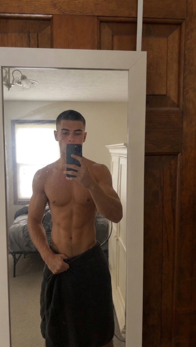 lukacoutof's tweet photo. Straight guy, yes or no? https://t.co/rjPZKTUaC6