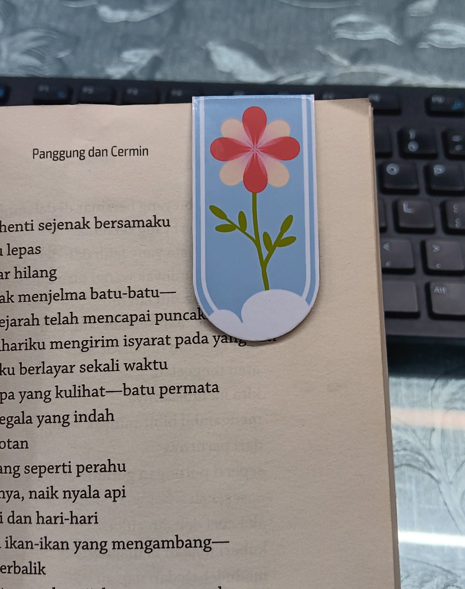 HiyaaahFor4's tweet photo. 📖🎀 ITEM REVEAL! 🎀
Bloom between the pages 🌸📖
Say hello to our little bookmark at CF23! ✨
#CF23 #CF23Booth #Bookmark #Cute #FandomGoods #OpenBooth #ComingSoon https://t.co/0Z7a7crduM