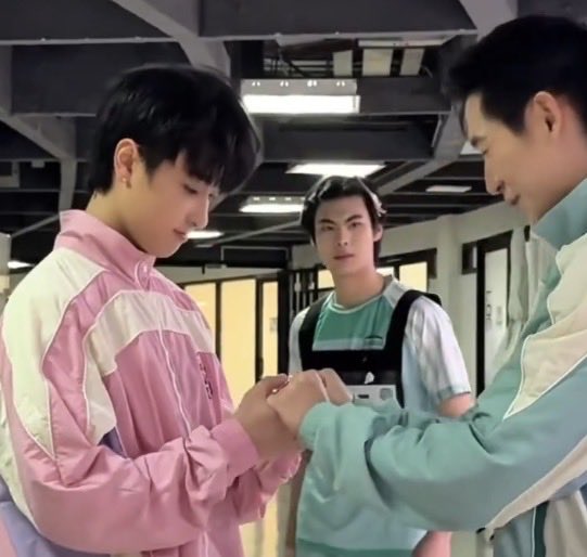 pasw3sw's tweet photo. น่ารักขนาดนี้ไม่หวงได้ไง เม้มปากเพิ่มดาเมจ 5555555555555555 แต่เวฟทำหน้าอ้อนน่ารักมาก เป็นนี่ก็หวง https://t.co/b5tcbqeRsg