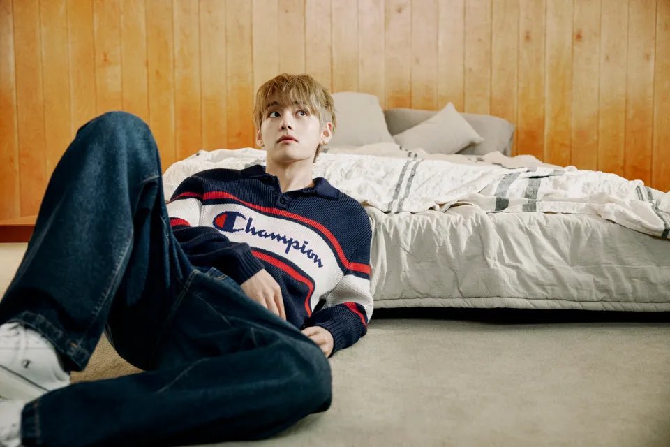 btschartsxdaily's tweet photo. [NEWS] #V x Champion’s Global Brand Ambassador (2)💜

V CHAMPION GLOBAL AMBASSADOR
KIM TAEHYUNG FOR CHAMPION
#TAEHYUNGxCHAMPION
#VxCHAMPION https://t.co/eo6L2QK3Dj