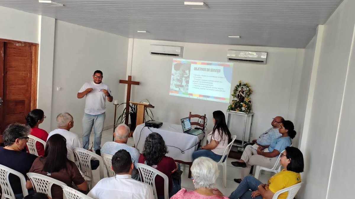 PrefBarcarena's tweet photo. A Prefeitura de Barcarena, por meio da Secretaria Municipal de Assistência Social (SEMAS), esteve na Igreja São Francisco, na Vila dos Cabanos, com a equipe técnica do Serviço de Família Acolhedora, para apresentar a iniciativa a líderes de comunidades e pastorais. https://t.co/F9pBCxISzd