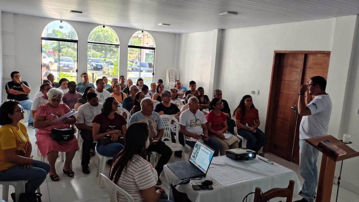 PrefBarcarena's tweet photo. A Prefeitura de Barcarena, por meio da Secretaria Municipal de Assistência Social (SEMAS), esteve na Igreja São Francisco, na Vila dos Cabanos, com a equipe técnica do Serviço de Família Acolhedora, para apresentar a iniciativa a líderes de comunidades e pastorais. https://t.co/F9pBCxISzd