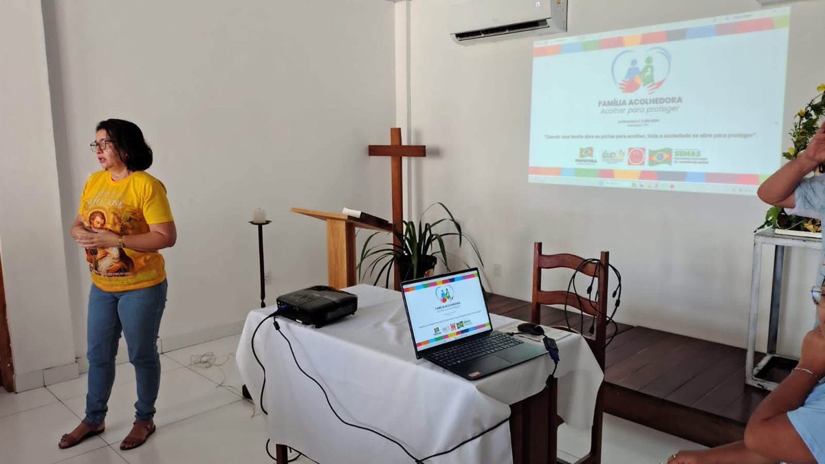 PrefBarcarena's tweet photo. A Prefeitura de Barcarena, por meio da Secretaria Municipal de Assistência Social (SEMAS), esteve na Igreja São Francisco, na Vila dos Cabanos, com a equipe técnica do Serviço de Família Acolhedora, para apresentar a iniciativa a líderes de comunidades e pastorais. https://t.co/F9pBCxISzd