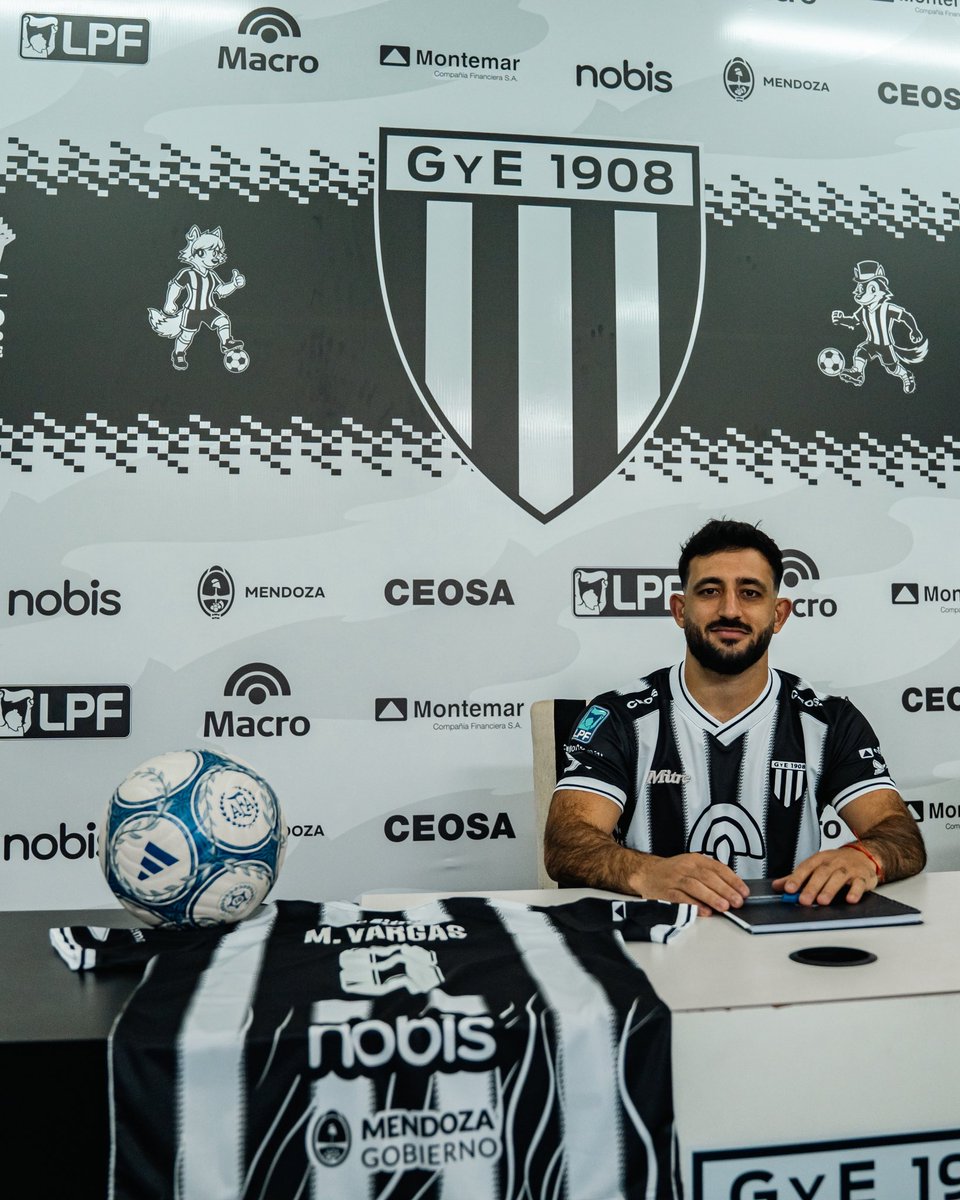 GimnasiaMendoza's tweet photo. Matías Ezequiel Vargas es nuevo jugador de Gimnasia y Esgrima. 

El volante de 29 años surgió de las inferiores de Vélez Sarsfield. Además jugó en Espanyol de Barcelona, Adana Demirspor de Turquía, Shanghái Port de China y Al-Fateh de Arabia Saudita.

El futbolista llega en condición de libre y firmó con el club por dos años y medio.

¡Bienvenido a la Familia Blanquinegra, Monito!🖤🤍

#VamosLobo 💪🏼🐺