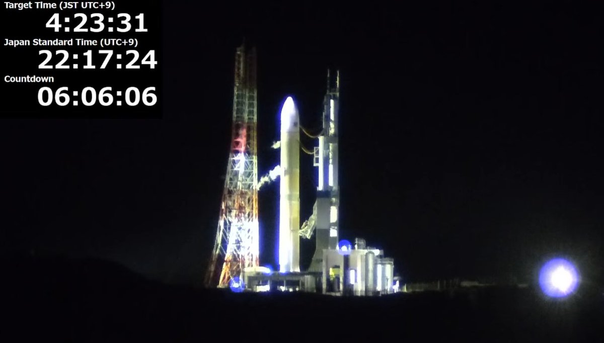 nvslive's tweet photo. H3ロケット9号機の見まもり配信ですが
1段目を支えていた把持装置が解除されました。

2026.8.10　15:30～ 打上げ前のロケットを見守る配信 Watch the H3 Rocket until to before launch https://t.co/ot1kgi9Khv @YouTubeより https://t.co/E8SrLjhI3A