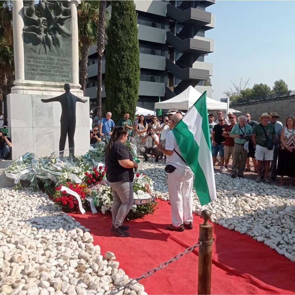 PodemosSevilla's tweet photo. Mataron a Blas Infante, pero no pudieron matar su idea de Andalucía.

Una Andalucía libre.
Solidaria.
Igualitaria.
Dueña de su futuro.

Recordarlo es seguir construyendo la tierra que él soñó.

Blas Infante, presente. https://t.co/rghqqHAOsi
