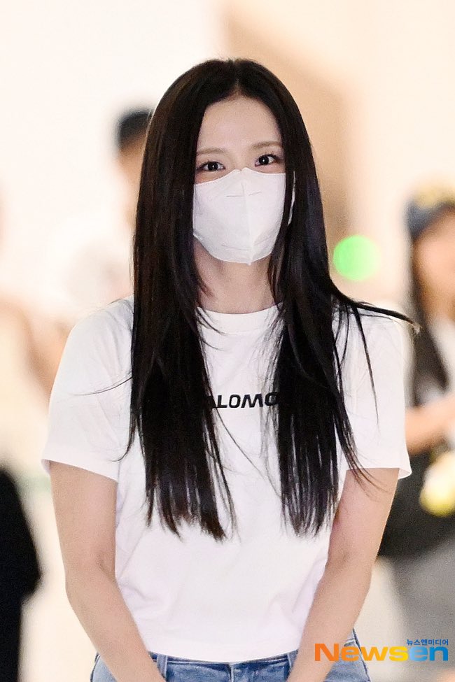 NEWSJISOO's tweet photo. #JISOO arrived safely in Korea. https://t.co/RolpxDmiyy