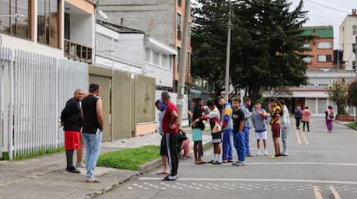 infobae's tweet photo. TRES TEMBLORES SACUDIERON COLOMBIA: EL MÁS FUERTE FUE DE 7,4 Y SE SINTIÓ EN LAS PRINCIPALES CIUDADES DEL PAÍS

Un sismo de magnitud 7,4 sacudió a las 7:34 a. m. del lunes 10 de agosto con epicentro en el departamento de Chocó, al occidente de Colombia, según el reporte preliminar del Servicio Geológico Colombiano (SGC).

El evento, registrado a una profundidad de 96 kilómetros, activó las alertas en amplias zonas del país y generó reportes de percepción en distintas ciudades, de acuerdo con la información publicada por la entidad en su cuenta oficial de X.

Infobae 🔗https://t.co/ud5Cd75ibY