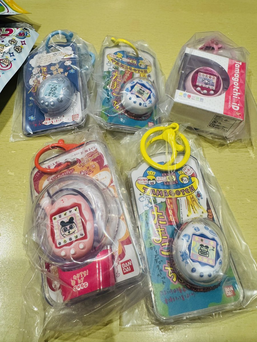 go51466546's tweet photo. 深夜明けでほぼ仮眠せずに回って、自分では見つけられなかったけど
すみちゃんのおかげで買えた🤩
やはりカードもガチャもシールも協力プレイが大事

ちなみにスタデは爆死
1パック限のムニキスは勝ち🏆 https://t.co/pjjZ5VNIQI