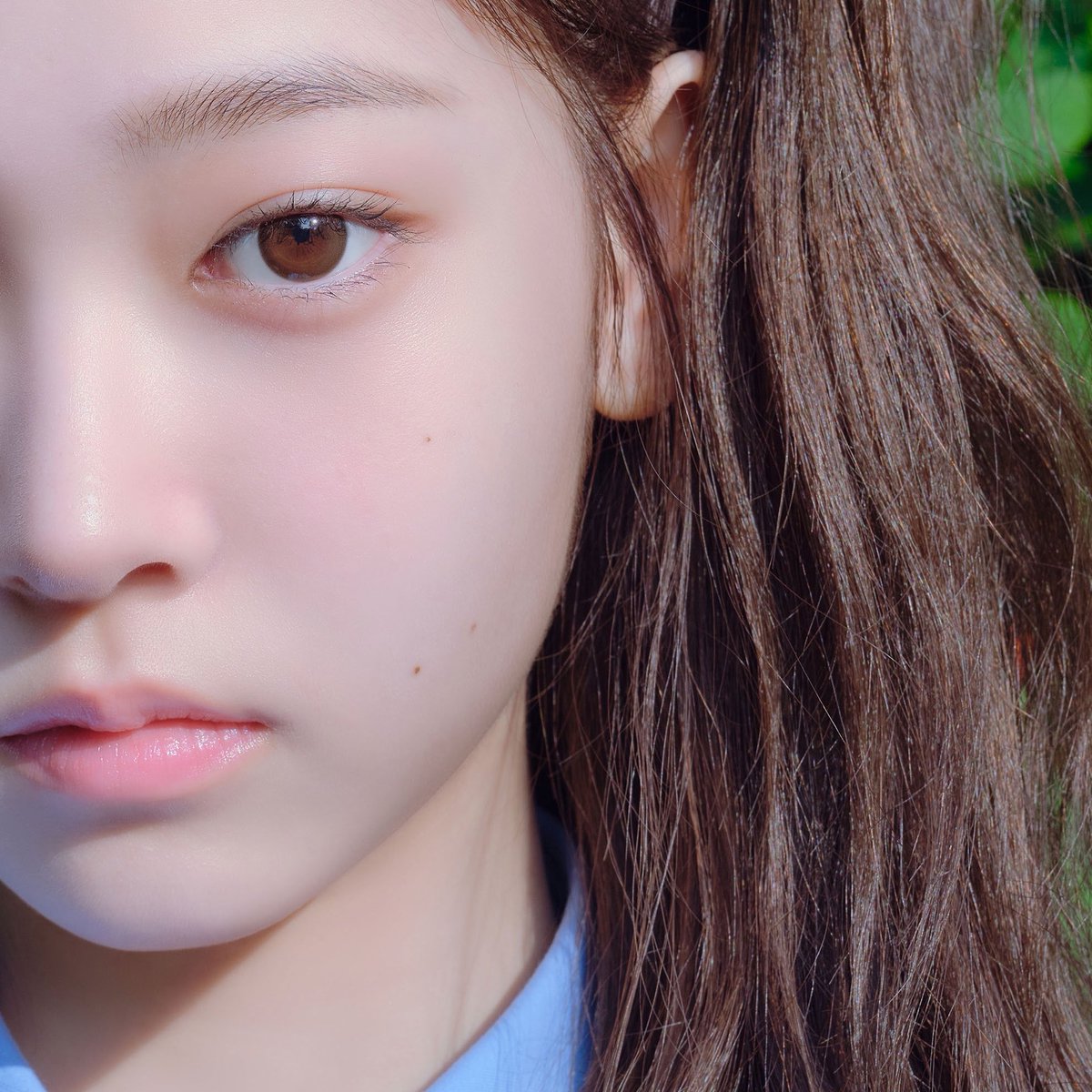 jaduisplum's tweet photo. 아~~~~~😭😭😭 지금까지 완전 몰랐는데 맑은 화장하니까 발견한 거.. ➡️  지아 볼에 엄청 코여운 코코볼 �� 알 박혀있음    아이돌한테 얼굴 점이라는 건 준나 좋은 모에소재인데 어쩜 이런 달란트를 받았니...........

#튜이드 #TUIDE #지아 #JIA https://t.co/vf27AgzpOe