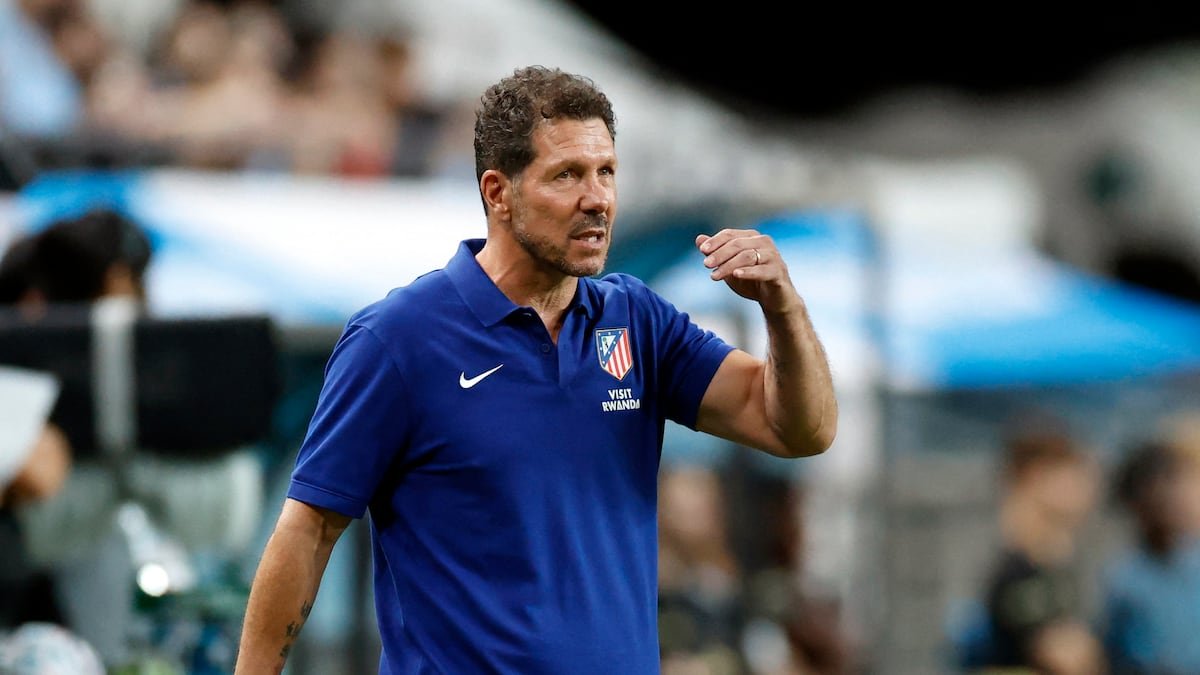 atm542743's tweet photo. 🎙️ SIMEONE: “Antes ganar era felicidad, hoy es un alivio por la enorme exigencia que tenemos”.

“Pude trabajar con un genio como Griezmann, me emociona hablar de él. Confío en que el club me dará las herramientas para ser competitivos”. ¡Eterno Cholo! 🔴⚪️ https://t.co/cRSXe8D9JD