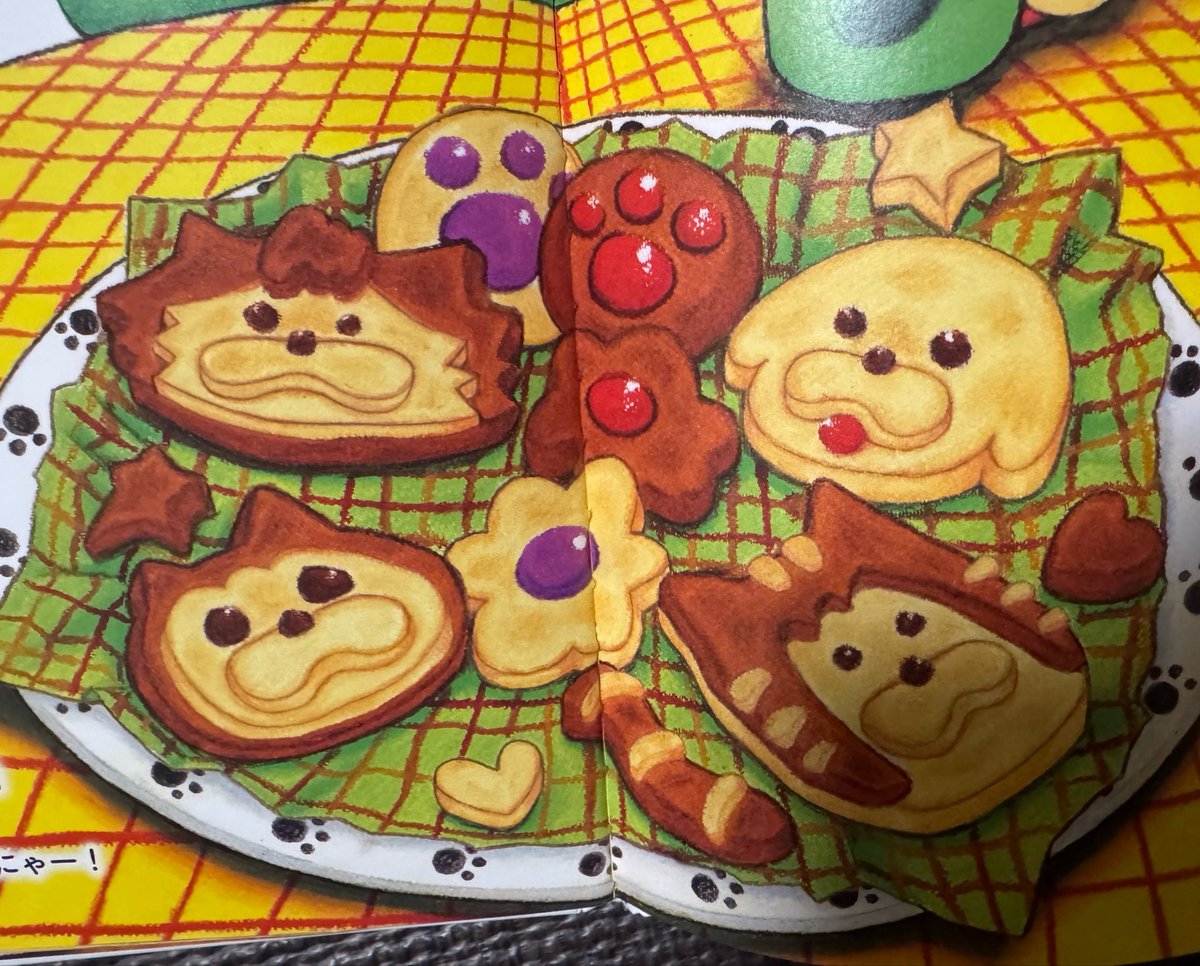 halhol168's tweet photo. 娘の大好きな絵本に出てくるクッキーがリアルに売ってるのを見つけたので購入。絵本を読んだ後にクッキーを出したら反応が薄く「あれ？イマイチだったかな？」と思ってたら、寝る前まで何度も「ニャンニャンのクッキー食べた」ってお話ししてくれた☺️嬉しかったんだね。あなたが嬉しいとママ嬉しいよ https://t.co/sdPQUdoXg6