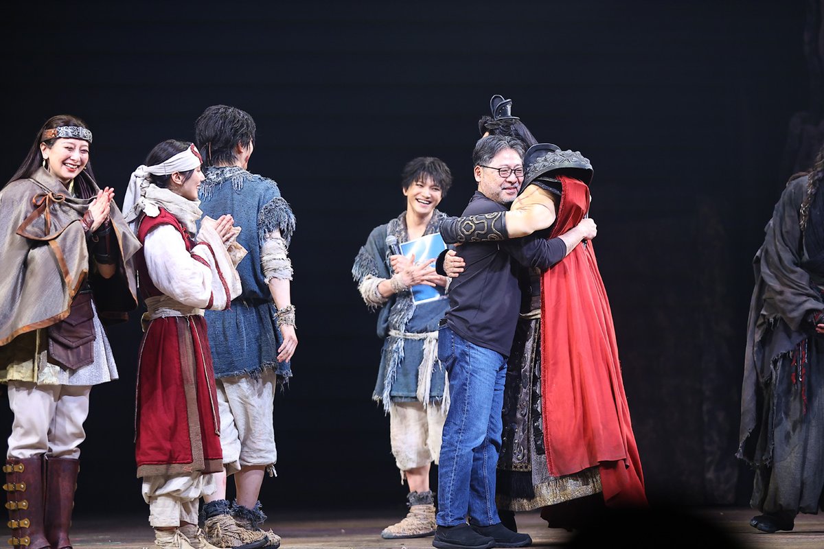 edgelinetokyo's tweet photo. 山口祐一郎 舞台『キングダムⅡ』の存在感！三浦宏規と高野洸語る王騎将軍の凄まじさ https://t.co/Jzs8KSOgw7

原作者の原泰久氏と食事の約束をとりつけたとも
舞台写真は（c）原泰久／集英社・東宝
#舞台キングダム2 https://t.co/AfxZfQWh2R