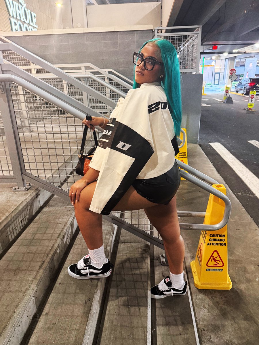pechexv's tweet photo. #shygirl//#flygirl https://t.co/keuR90ZBnz