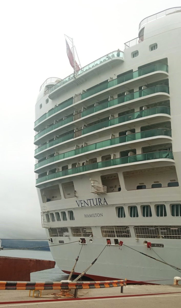 javiernoriegago's tweet photo. Nueva visita a @port_santander del crucero #Ventura que llega a nuestra ciudad con sus 3.300 pasajeros a bordo.

Navegamos hacia el futuro con un crecimiento sostenible, resiliente y ecológico en el Puerto de Santander. 🚢

Gracias a la electrificación de nuestros muelles (proyecto OPS-Santander), los cruceros y barcos próximamente podrán  conectarse a la red terrestre y apagar sus motores al atracar.

Reducimos emisiones, eliminamos ruido y cuidamos nuestra bahía. ¡Innovación y sostenibilidad van de la mano! #PuertoDeSantander #TransiciónEnergética
 #Sostenibilidad 
#GreenPort
#TurismoSantander
#VisitSantander
#SantanderCruiseDeLuxe 
👇👇👇👇👇