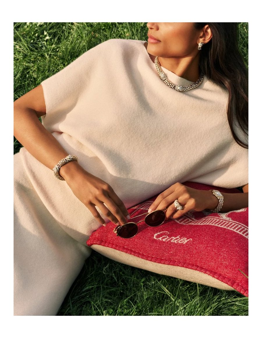 VAYSORAUK's tweet photo. A summer afternoon, refined through @Cartier 
Timeless jewellery, effortless elegance, and the quiet details that define personal style.
At VAYSORA, 
VAYSORA — Always Original.

#VAYSORA #Cartier #CartierJewellery #CartierCollection #LuxuryJewellery https://t.co/z9YMEhloII