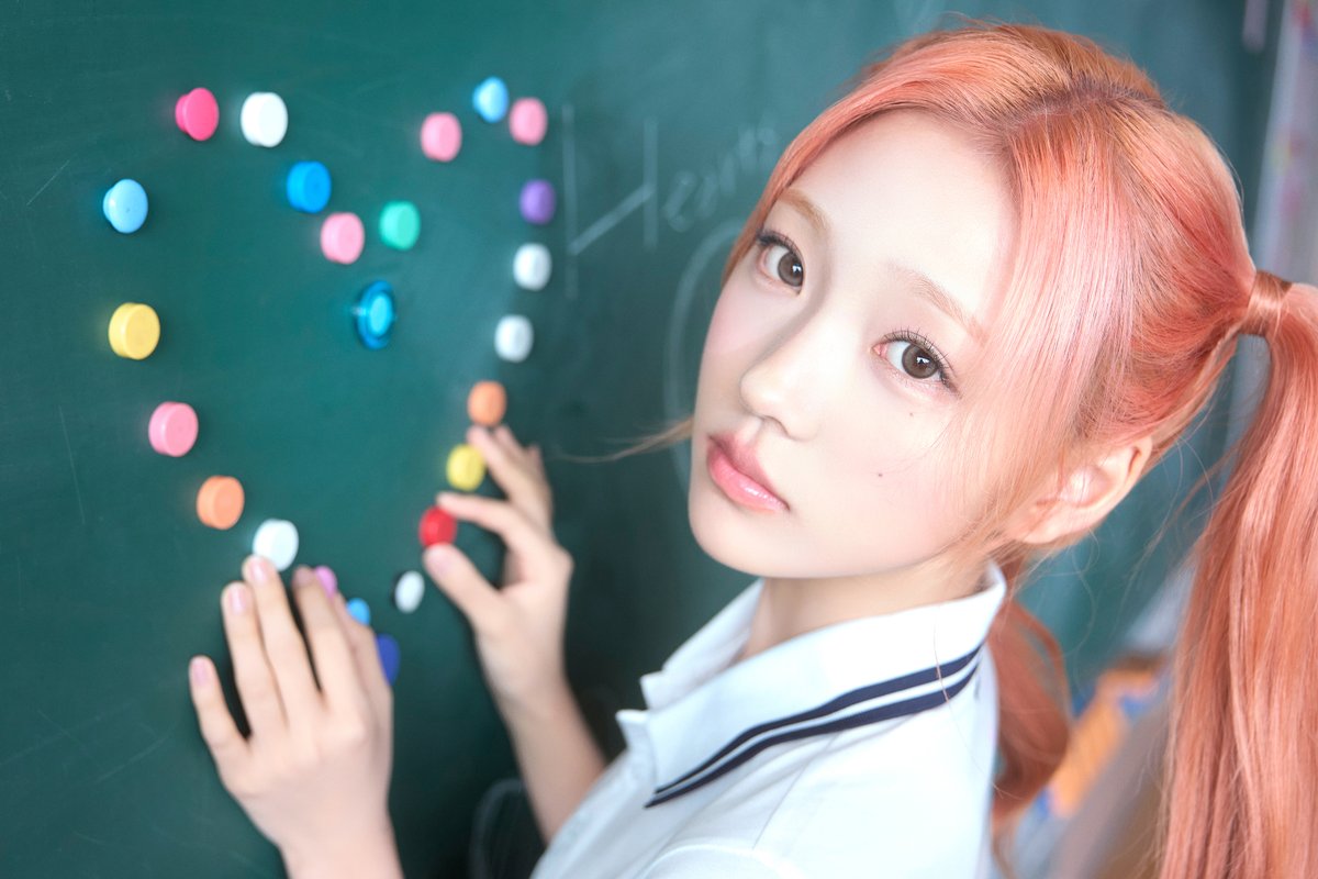 Hearts2Hearts's tweet photo. ICONIC HEART MV Image #STELLA

Hearts2Hearts The 1st Japan Single
【ICONIC HEART】
➫ 2026.08.12 (KST/JST)

🪄https://t.co/ydIUKNrPPI
💿https://t.co/fEG0vnZX2R

#Hearts2Hearts #하츠투하츠 #H2H
#ICONICHEART #Hearts2Hearts_ICONICHEART https://t.co/bqWf9Qz91x