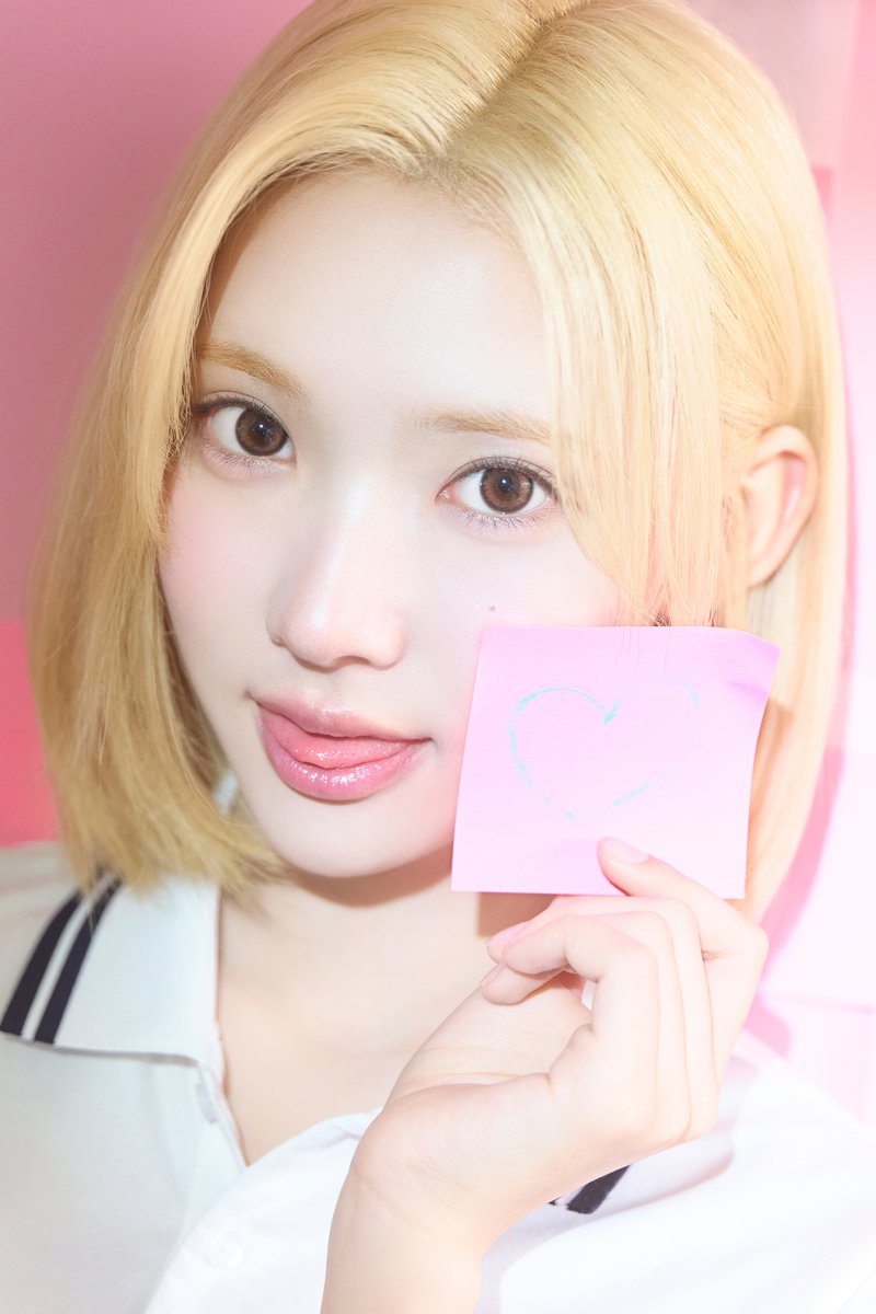 Hearts2Hearts's tweet photo. ICONIC HEART MV Image #JIWOO

Hearts2Hearts The 1st Japan Single
【ICONIC HEART】
➫ 2026.08.12 (KST/JST)

🪄https://t.co/ydIUKNrPPI
💿https://t.co/fEG0vnZX2R

#Hearts2Hearts #하츠투하츠 #H2H
#ICONICHEART #Hearts2Hearts_ICONICHEART https://t.co/t5vjk8tGn7