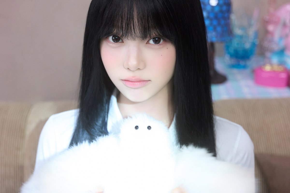 Hearts2Hearts's tweet photo. ICONIC HEART MV Image #IAN

Hearts2Hearts The 1st Japan Single
【ICONIC HEART】
➫ 2026.08.12 (KST/JST)

🪄https://t.co/ydIUKNrPPI
💿https://t.co/fEG0vnZX2R

#Hearts2Hearts #하츠투하츠 #H2H
#ICONICHEART #Hearts2Hearts_ICONICHEART https://t.co/8dzJb795M1